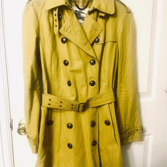 Authentic Burberry Women's Trench in mustard - Picture 2 of 11